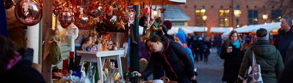 Salgsboder på julemessen på Norsk Folkemuseum